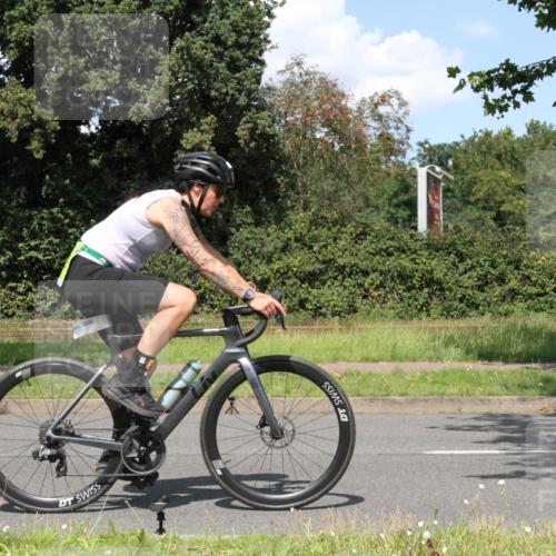 10.08.2025 - GEWOBA Citytriathlon Bremen Yannick Fuchs http://msf.ph/oto/8571573 10.08.2025 14:34:52 Radfahren 23, 31, 72, 268, 300, 340, 413, 430, 502, 511 meine-sportfotos.de
