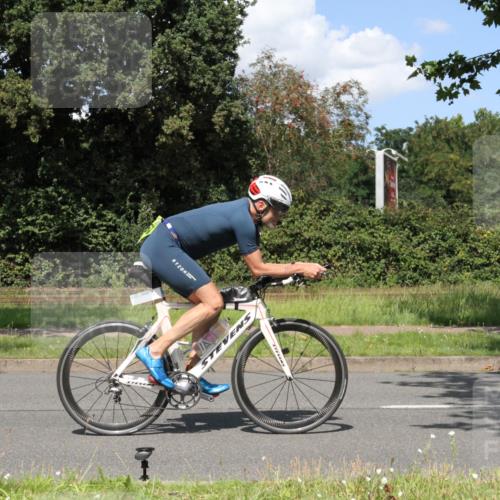 10.08.2025 - GEWOBA Citytriathlon Bremen Yannick Fuchs http://msf.ph/oto/8571578 10.08.2025 14:34:56 Radfahren 23, 31, 68, 72, 268, 300, 340, 413, 430, 502, 511 meine-sportfotos.de