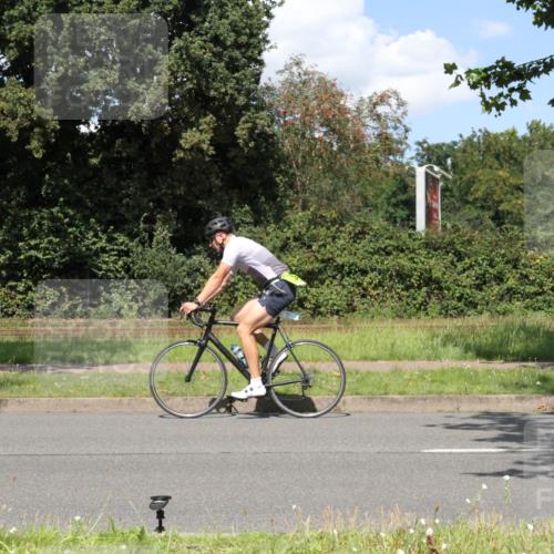10.08.2025 - GEWOBA Citytriathlon Bremen Yannick Fuchs http://msf.ph/oto/8571584 10.08.2025 14:35:05 Radfahren 23, 31, 68, 72, 264, 268, 340, 398, 413, 430 meine-sportfotos.de