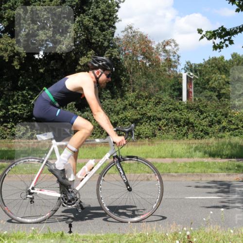10.08.2025 - GEWOBA Citytriathlon Bremen Yannick Fuchs http://msf.ph/oto/8571598 10.08.2025 14:35:25 Radfahren 38, 43, 98, 108, 127, 133, 233, 264, 319, 398, 414 meine-sportfotos.de