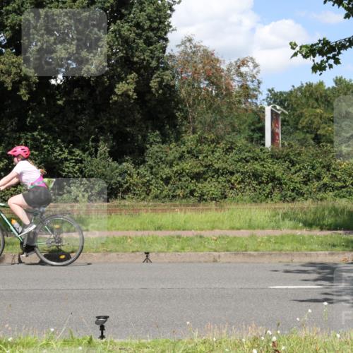 10.08.2025 - GEWOBA Citytriathlon Bremen Yannick Fuchs http://msf.ph/oto/8571600 10.08.2025 14:35:27 Radfahren 38, 43, 98, 108, 127, 133, 233, 319, 398, 414 meine-sportfotos.de
