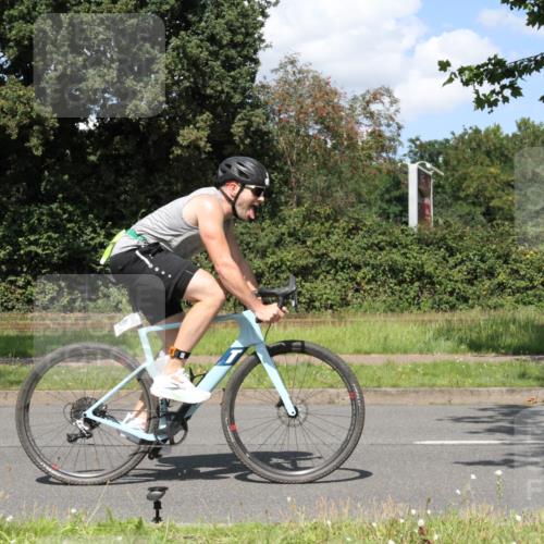 10.08.2025 - GEWOBA Citytriathlon Bremen Yannick Fuchs http://msf.ph/oto/8571614 10.08.2025 14:35:47 Radfahren 64, 108, 129, 173, 233, 319, 339, 395, 421 meine-sportfotos.de