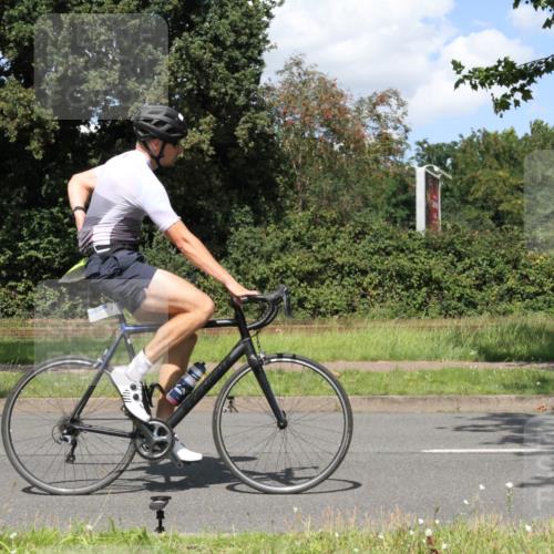 10.08.2025 - GEWOBA Citytriathlon Bremen Yannick Fuchs http://msf.ph/oto/8571627 10.08.2025 14:36:04 Radfahren 32, 129, 261, 437, 452 meine-sportfotos.de