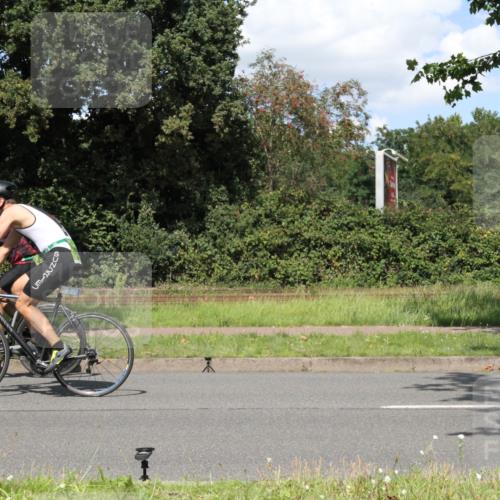 10.08.2025 - GEWOBA Citytriathlon Bremen Yannick Fuchs http://msf.ph/oto/8571650 10.08.2025 14:36:42 Radfahren 24, 41, 46, 123, 136, 227, 285, 314, 391, 521 meine-sportfotos.de