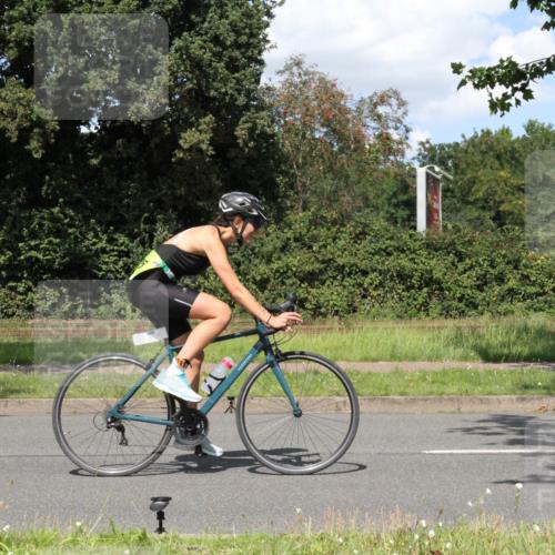 10.08.2025 - GEWOBA Citytriathlon Bremen Yannick Fuchs http://msf.ph/oto/8571651 10.08.2025 14:36:42 Radfahren 24, 41, 46, 123, 136, 227, 285, 314, 391, 521 meine-sportfotos.de