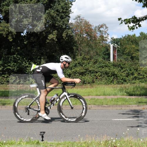 10.08.2025 - GEWOBA Citytriathlon Bremen Yannick Fuchs http://msf.ph/oto/8571665 10.08.2025 14:36:59 Radfahren 24, 57, 106, 136, 164, 227, 239, 240, 256, 257, 263, 314 meine-sportfotos.de