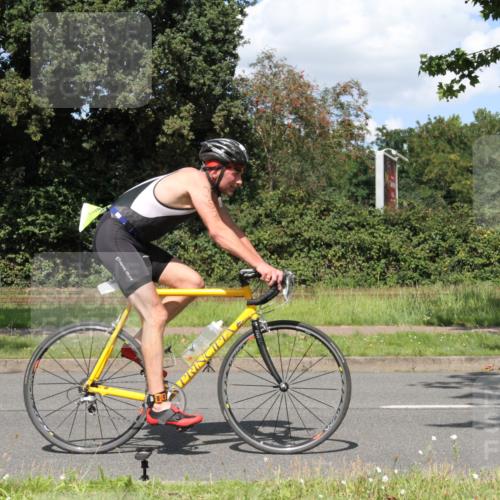 10.08.2025 - GEWOBA Citytriathlon Bremen Yannick Fuchs http://msf.ph/oto/8571669 10.08.2025 14:37:04 Radfahren 57, 78, 106, 121, 164, 227, 239, 240, 256, 257, 263, 314 meine-sportfotos.de