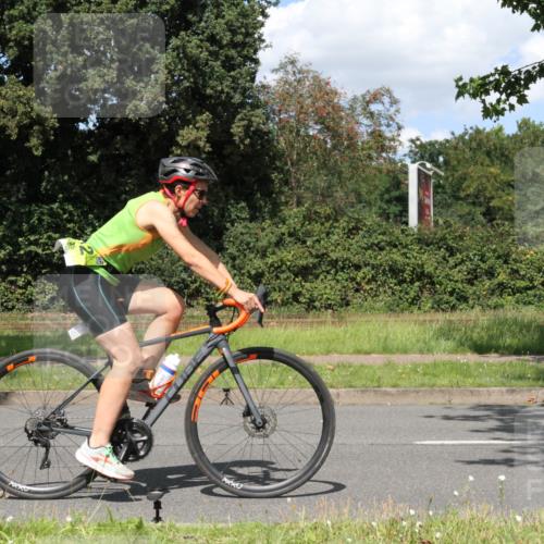 10.08.2025 - GEWOBA Citytriathlon Bremen Yannick Fuchs http://msf.ph/oto/8571679 10.08.2025 14:37:21 Radfahren 57, 58, 78, 121, 164, 197, 201, 254, 287, 512 meine-sportfotos.de