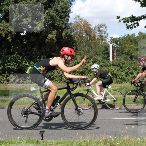 10.08.2025 - GEWOBA Citytriathlon Bremen Yannick Fuchs http://msf.ph/oto/8571733 10.08.2025 14:37:52 Radfahren 4, 63, 75, 170, 191, 528 meine-sportfotos.de