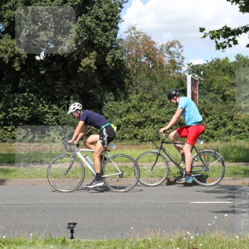 10.08.2025 - GEWOBA Citytriathlon Bremen Yannick Fuchs http://msf.ph/oto/8571736 10.08.2025 14:37:57 Radfahren 30, 75, 147, 170, 191, 528 meine-sportfotos.de