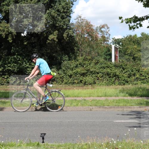 10.08.2025 - GEWOBA Citytriathlon Bremen Yannick Fuchs http://msf.ph/oto/8571737 10.08.2025 14:37:57 Radfahren 30, 75, 147, 170, 191, 528 meine-sportfotos.de