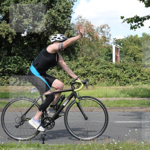 10.08.2025 - GEWOBA Citytriathlon Bremen Yannick Fuchs http://msf.ph/oto/8571738 10.08.2025 14:38:00 Radfahren 30, 75, 147, 152, 191, 528 meine-sportfotos.de