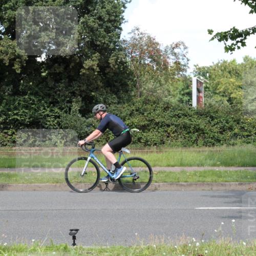 10.08.2025 - GEWOBA Citytriathlon Bremen Yannick Fuchs http://msf.ph/oto/8571740 10.08.2025 14:38:04 Radfahren 30, 54, 75, 81, 147, 152, 191, 528 meine-sportfotos.de