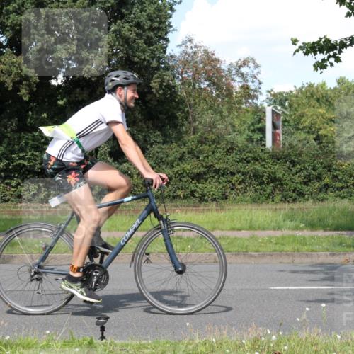 10.08.2025 - GEWOBA Citytriathlon Bremen Yannick Fuchs http://msf.ph/oto/8571741 10.08.2025 14:38:06 Radfahren 30, 54, 75, 81, 147, 152, 528 meine-sportfotos.de