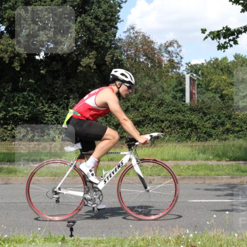10.08.2025 - GEWOBA Citytriathlon Bremen Yannick Fuchs http://msf.ph/oto/8571742 10.08.2025 14:38:09 Radfahren 30, 54, 75, 81, 147, 152 meine-sportfotos.de