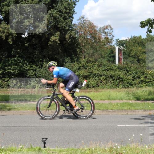 10.08.2025 - GEWOBA Citytriathlon Bremen Yannick Fuchs http://msf.ph/oto/8571746 10.08.2025 14:38:18 Radfahren 30, 54, 81, 147, 152, 162, 295 meine-sportfotos.de