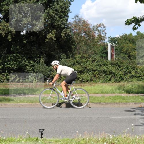 10.08.2025 - GEWOBA Citytriathlon Bremen Yannick Fuchs http://msf.ph/oto/8571758 10.08.2025 14:38:31 Radfahren 50, 51, 162, 195, 295, 312 meine-sportfotos.de