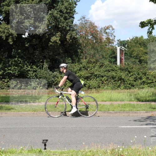 10.08.2025 - GEWOBA Citytriathlon Bremen Yannick Fuchs http://msf.ph/oto/8571764 10.08.2025 14:38:40 Radfahren 50, 51, 195, 216, 238, 295, 312 meine-sportfotos.de
