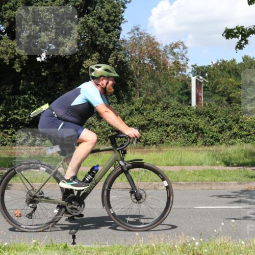 10.08.2025 - GEWOBA Citytriathlon Bremen Yannick Fuchs http://msf.ph/oto/8571768 10.08.2025 14:38:46 Radfahren 50, 51, 195, 216, 238, 312, 354 meine-sportfotos.de