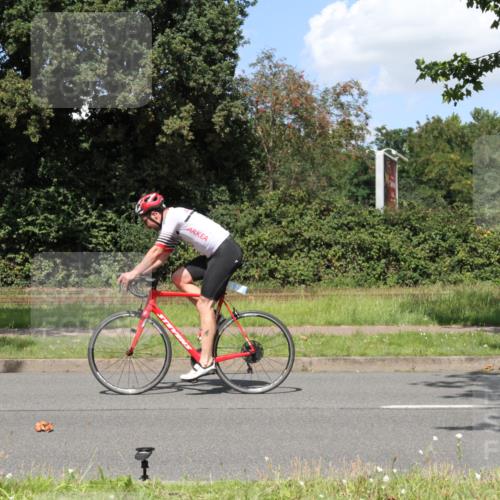 10.08.2025 - GEWOBA Citytriathlon Bremen Yannick Fuchs http://msf.ph/oto/8571775 10.08.2025 14:39:00 Radfahren 100, 236, 238, 354 meine-sportfotos.de