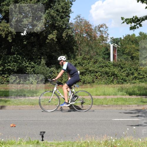 10.08.2025 - GEWOBA Citytriathlon Bremen Yannick Fuchs http://msf.ph/oto/8571776 10.08.2025 14:39:01 Radfahren 100, 236, 354 meine-sportfotos.de