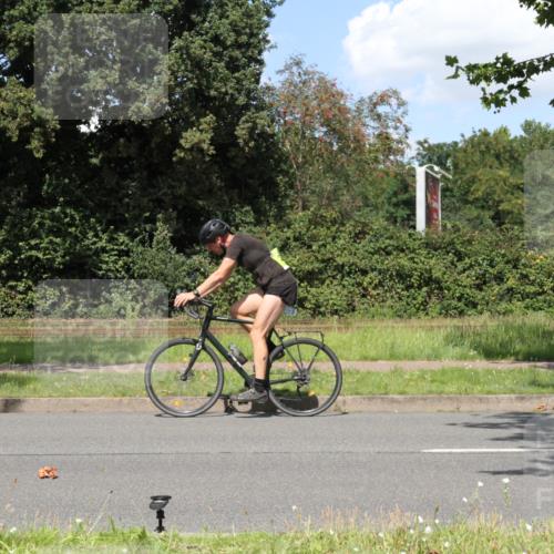 10.08.2025 - GEWOBA Citytriathlon Bremen Yannick Fuchs http://msf.ph/oto/8571779 10.08.2025 14:39:06 Radfahren 100, 130, 236, 354, 427 meine-sportfotos.de