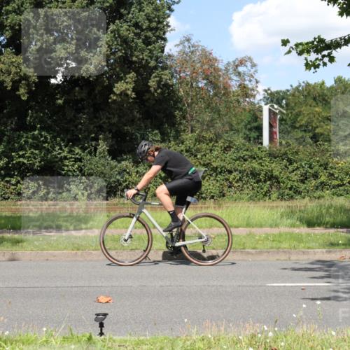 10.08.2025 - GEWOBA Citytriathlon Bremen Yannick Fuchs http://msf.ph/oto/8571792 10.08.2025 14:39:26 Radfahren 18, 84, 94, 101, 126, 130, 174, 281, 283, 334, 427 meine-sportfotos.de