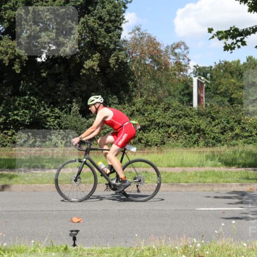 10.08.2025 - GEWOBA Citytriathlon Bremen Yannick Fuchs http://msf.ph/oto/8571801 10.08.2025 14:39:39 Radfahren 80, 84, 90, 94, 101, 124, 126, 215, 334 meine-sportfotos.de