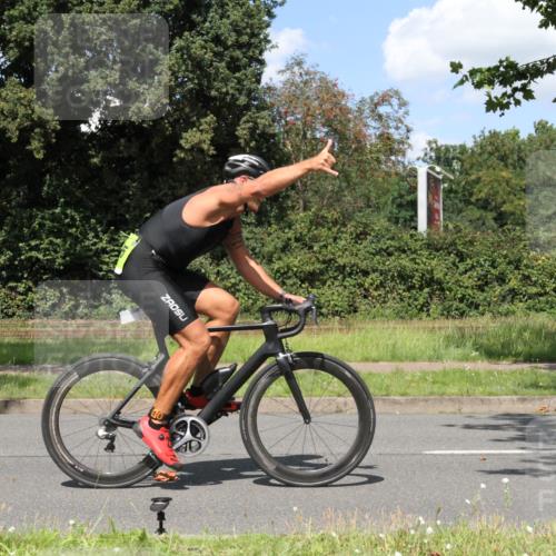 10.08.2025 - GEWOBA Citytriathlon Bremen Yannick Fuchs http://msf.ph/oto/8571804 10.08.2025 14:39:46 Radfahren 80, 90, 101, 124, 215, 217, 274, 334 meine-sportfotos.de