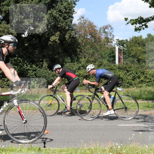10.08.2025 - GEWOBA Citytriathlon Bremen Yannick Fuchs http://msf.ph/oto/8571807 10.08.2025 14:39:49 Radfahren 52, 69, 80, 90, 124, 139, 215, 217, 274 meine-sportfotos.de