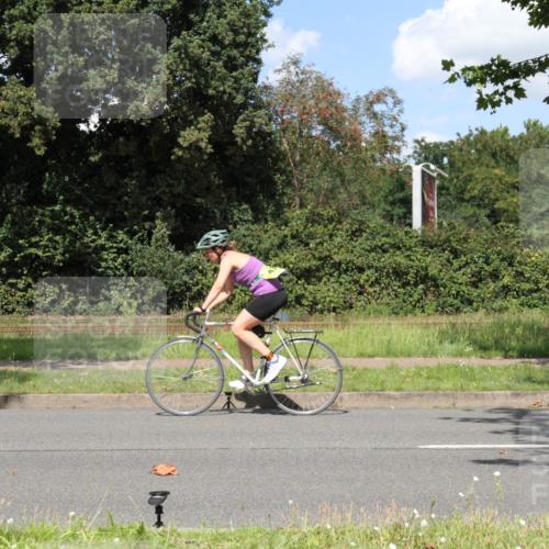 10.08.2025 - GEWOBA Citytriathlon Bremen Yannick Fuchs http://msf.ph/oto/8571814 10.08.2025 14:40:02 Radfahren 52, 59, 69, 124, 139, 217, 225, 274 meine-sportfotos.de