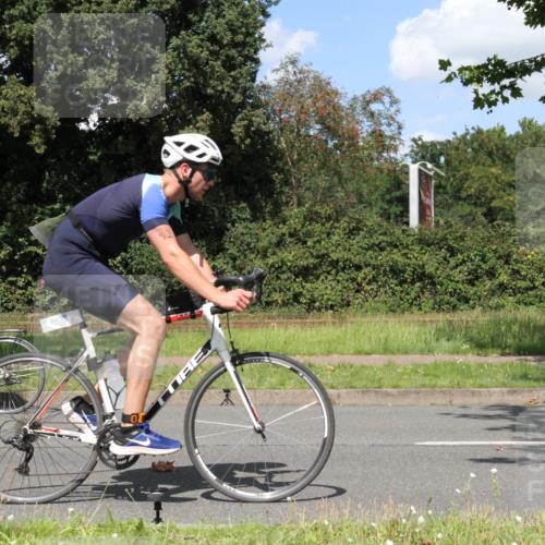 10.08.2025 - GEWOBA Citytriathlon Bremen Yannick Fuchs http://msf.ph/oto/8571815 10.08.2025 14:40:02 Radfahren 52, 59, 69, 124, 139, 217, 225, 274 meine-sportfotos.de