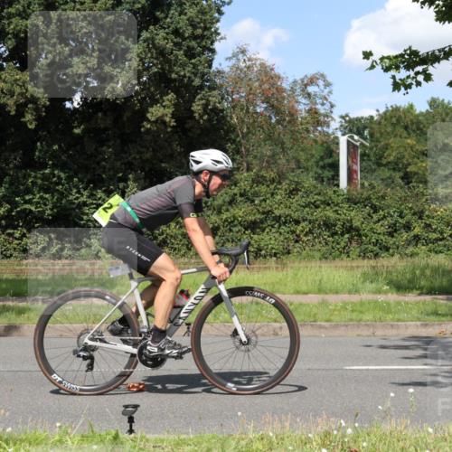 10.08.2025 - GEWOBA Citytriathlon Bremen Yannick Fuchs http://msf.ph/oto/8571833 10.08.2025 14:40:30 Radfahren 29, 47, 131, 242, 258, 297, 529 meine-sportfotos.de
