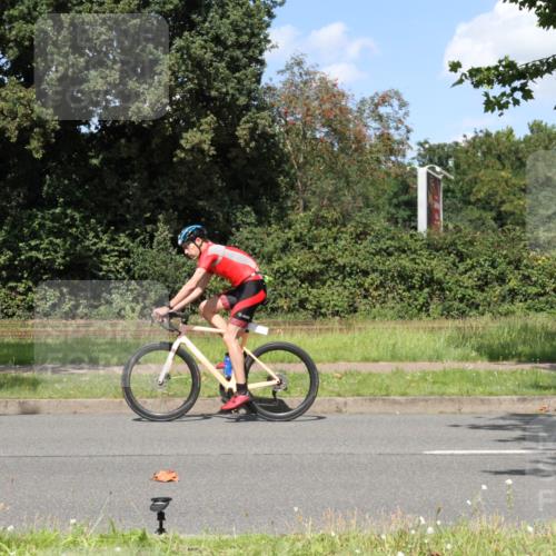 10.08.2025 - GEWOBA Citytriathlon Bremen Yannick Fuchs http://msf.ph/oto/8571847 10.08.2025 14:40:52 Radfahren 131, 142, 177, 186, 211, 224, 289 meine-sportfotos.de