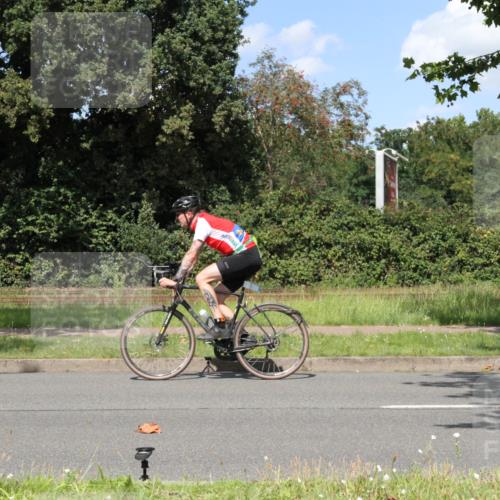 10.08.2025 - GEWOBA Citytriathlon Bremen Yannick Fuchs http://msf.ph/oto/8571849 10.08.2025 14:40:54 Radfahren 103, 142, 177, 186, 211, 224, 289, 476, 477 meine-sportfotos.de