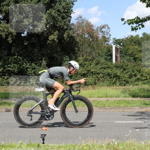 10.08.2025 - GEWOBA Citytriathlon Bremen Yannick Fuchs http://msf.ph/oto/8571857 10.08.2025 14:41:06 Radfahren 103, 142, 177, 204, 249, 253, 266, 353, 431, 432, 476, 477 meine-sportfotos.de
