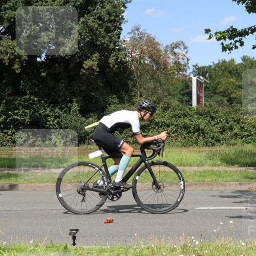 10.08.2025 - GEWOBA Citytriathlon Bremen Yannick Fuchs http://msf.ph/oto/8571917 10.08.2025 14:43:04 Radfahren 67, 180, 205, 436, 446, 474 meine-sportfotos.de