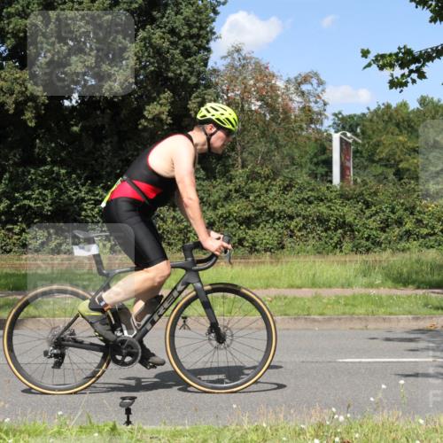 10.08.2025 - GEWOBA Citytriathlon Bremen Yannick Fuchs http://msf.ph/oto/8571966 10.08.2025 14:44:12 Radfahren 28, 267, 278, 298, 408, 445 meine-sportfotos.de