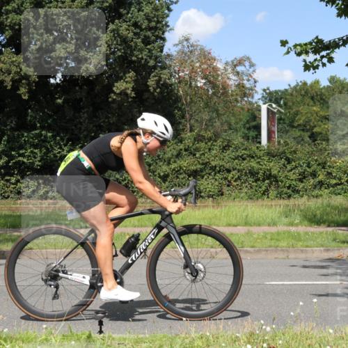 10.08.2025 - GEWOBA Citytriathlon Bremen Yannick Fuchs http://msf.ph/oto/8571969 10.08.2025 14:44:15 Radfahren 28, 267, 278, 298, 408, 445 meine-sportfotos.de