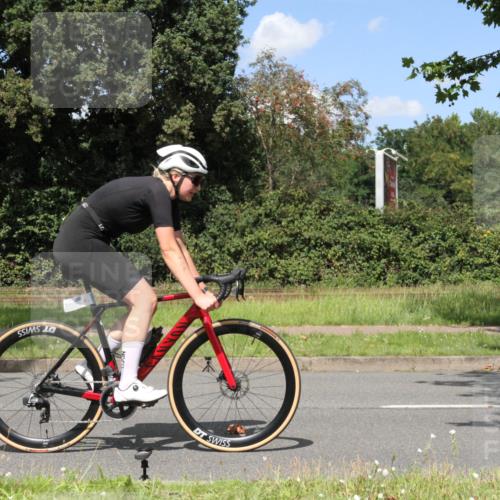 10.08.2025 - GEWOBA Citytriathlon Bremen Yannick Fuchs http://msf.ph/oto/8571971 10.08.2025 14:44:16 Radfahren 9, 28, 267, 278, 298, 408, 445 meine-sportfotos.de