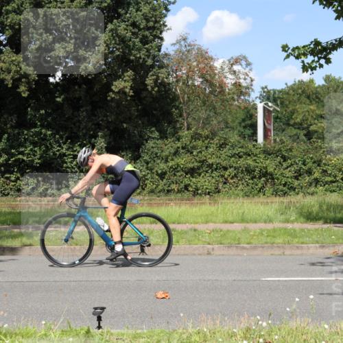 10.08.2025 - GEWOBA Citytriathlon Bremen Yannick Fuchs http://msf.ph/oto/8572003 10.08.2025 14:44:56 Radfahren 35, 73, 198, 326, 336, 346, 453, 484 meine-sportfotos.de