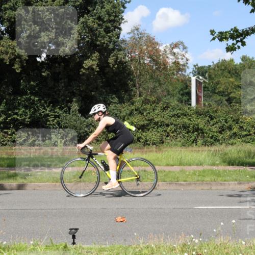 10.08.2025 - GEWOBA Citytriathlon Bremen Yannick Fuchs http://msf.ph/oto/8572007 10.08.2025 14:45:00 Radfahren 35, 198, 326, 336, 346, 453, 484, 497 meine-sportfotos.de