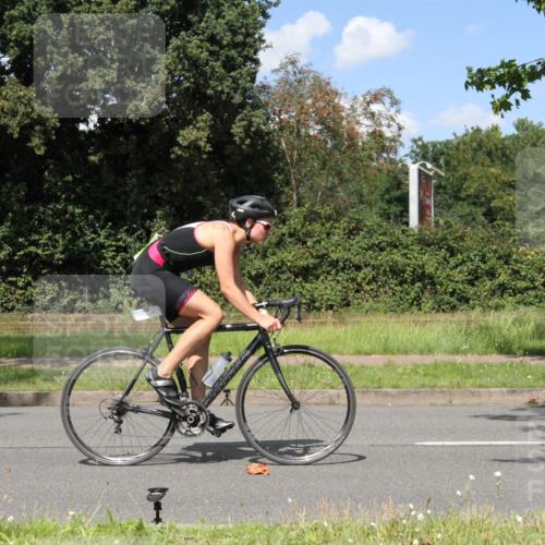 10.08.2025 - GEWOBA Citytriathlon Bremen Yannick Fuchs http://msf.ph/oto/8572019 10.08.2025 14:45:07 Radfahren 35, 198, 326, 336, 346, 453, 484, 497 meine-sportfotos.de