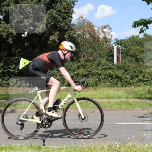 10.08.2025 - GEWOBA Citytriathlon Bremen Yannick Fuchs http://msf.ph/oto/8572021 10.08.2025 14:45:13 Radfahren 198, 221, 326, 336, 453, 484, 497 meine-sportfotos.de