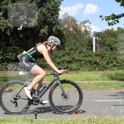 10.08.2025 - GEWOBA Citytriathlon Bremen Yannick Fuchs http://msf.ph/oto/8572031 10.08.2025 14:45:34 Radfahren 160, 202, 221, 247, 273, 332, 349, 360, 532 meine-sportfotos.de