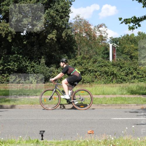 10.08.2025 - GEWOBA Citytriathlon Bremen Yannick Fuchs http://msf.ph/oto/8572034 10.08.2025 14:45:37 Radfahren 99, 160, 166, 202, 247, 273, 332, 349, 360, 532 meine-sportfotos.de