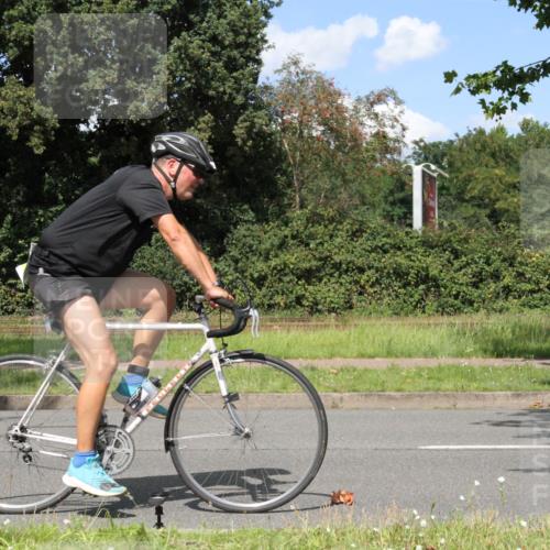 10.08.2025 - GEWOBA Citytriathlon Bremen Yannick Fuchs http://msf.ph/oto/8572035 10.08.2025 14:45:40 Radfahren 99, 160, 166, 202, 247, 273, 332, 349, 360, 441, 532 meine-sportfotos.de