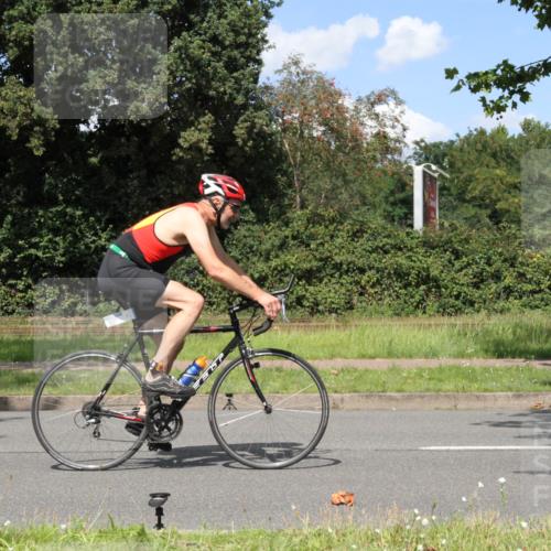 10.08.2025 - GEWOBA Citytriathlon Bremen Yannick Fuchs http://msf.ph/oto/8572036 10.08.2025 14:45:40 Radfahren 99, 160, 166, 202, 247, 273, 332, 349, 360, 441, 532 meine-sportfotos.de