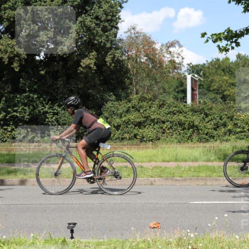 10.08.2025 - GEWOBA Citytriathlon Bremen Yannick Fuchs http://msf.ph/oto/8572037 10.08.2025 14:45:45 Radfahren 99, 160, 166, 202, 247, 273, 332, 349, 360, 404, 441, 532 meine-sportfotos.de