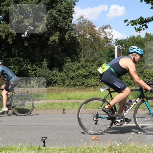10.08.2025 - GEWOBA Citytriathlon Bremen Yannick Fuchs http://msf.ph/oto/8572039 10.08.2025 14:45:46 Radfahren 99, 160, 166, 202, 247, 273, 332, 360, 404, 441 meine-sportfotos.de